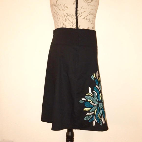 HEARTSOUL | Embroidered Floral Design A-Line Skirt - Picture 2 of 7